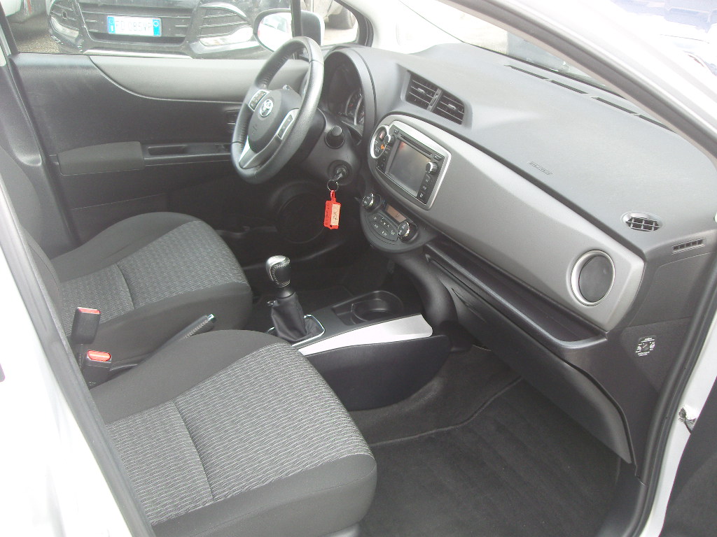 TOYOTA YARIS 1.0 BENZINA LOUNGE